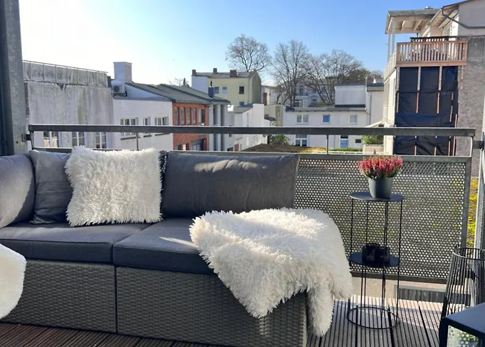 Zuhause Am Mit Sonnenbalkon In Strand- Und Altstadtnaehe * Rostock